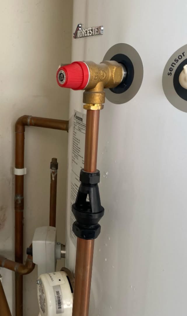 Safety relief valve and discharge pipe on a hot water cylinder