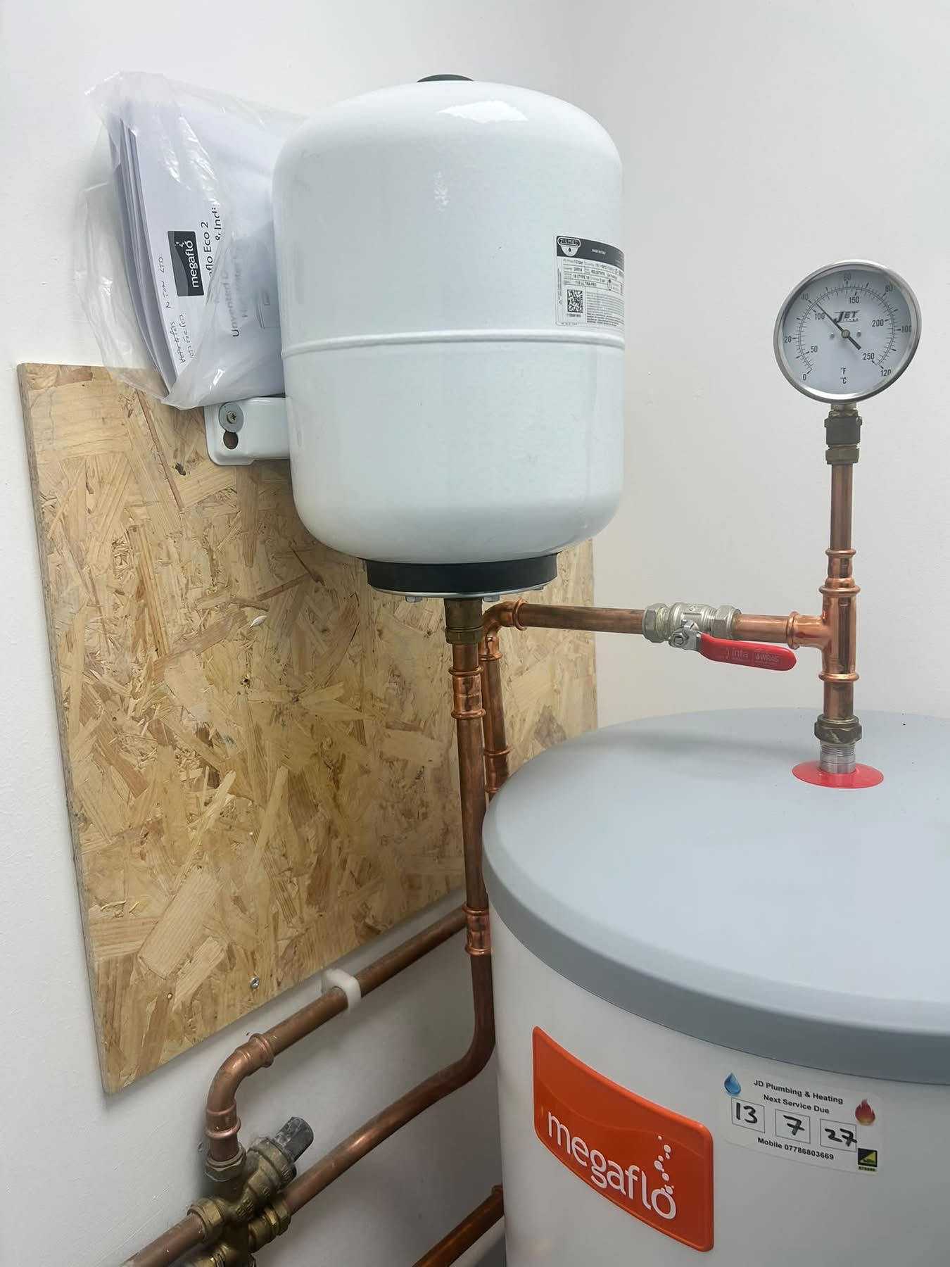 Hot water expansion vessel